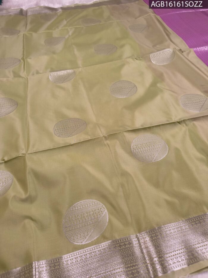 Elegant Green Soft Silk Saree with Rich Silver Border and Contrasting Pink Pallu - Image 2